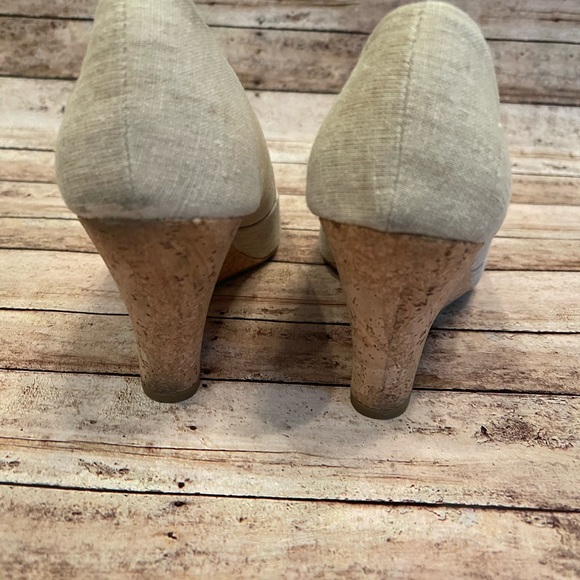 Womens Fergalicious Heels Sandal Sz 7 Canvas Khaki - Picture 6 of 6